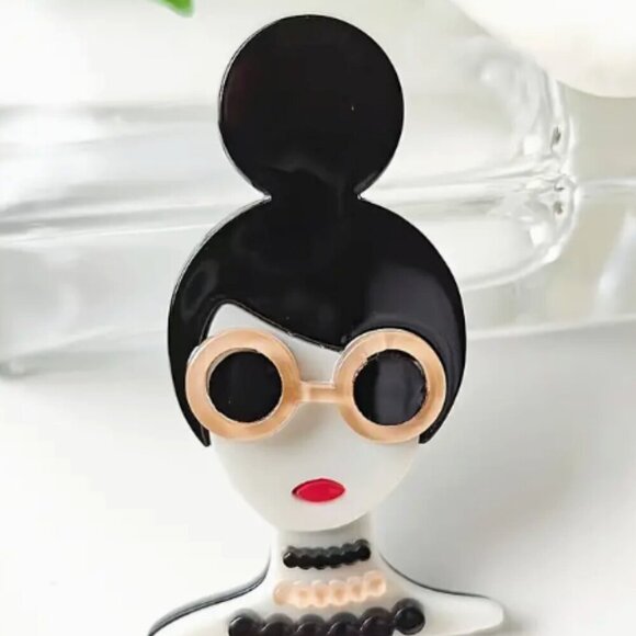 NWT Brooch PIN Acrylic BREAKFAST AT TIFFANY'S  glasses black - Picture 1 of 3